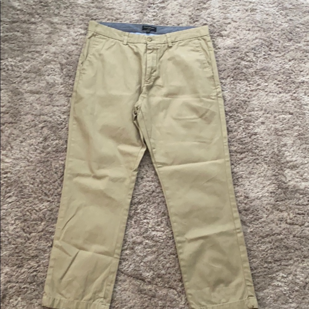 35x30 like new Banana Republic Chinos